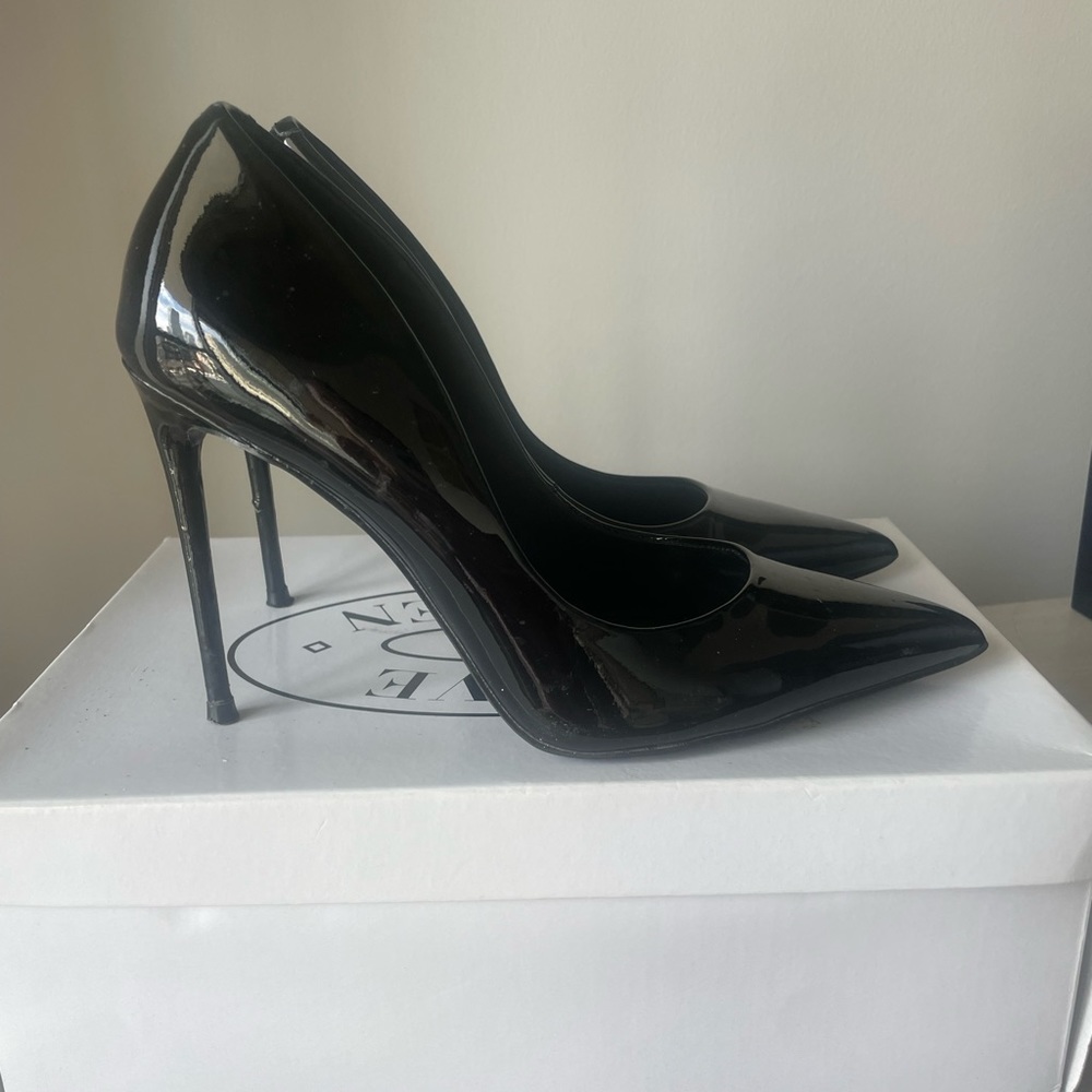 Steve Madden Black Patent Leather Pumps